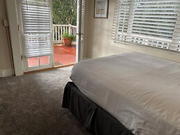 Carmel Dolores Cottages