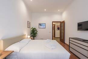 JOIVY Flats Next To Fontana di Trevi