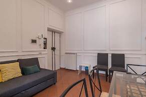 JOIVY Flats Next To Fontana di Trevi