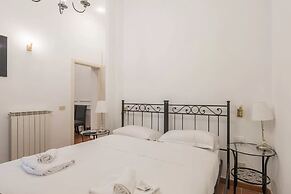 JOIVY Flats Next To Fontana di Trevi