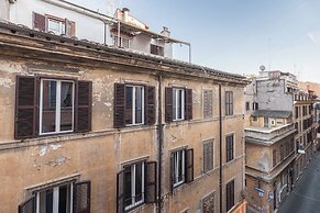 JOIVY Flats Next To Fontana di Trevi