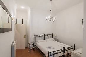 JOIVY Flats Next To Fontana di Trevi