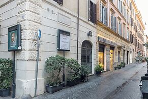 JOIVY Flats Next To Fontana di Trevi