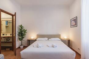 JOIVY Flats Next To Fontana di Trevi