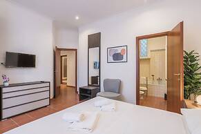 JOIVY Flats Next To Fontana di Trevi