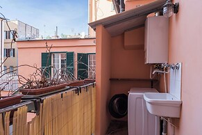 JOIVY Flats Next To Fontana di Trevi