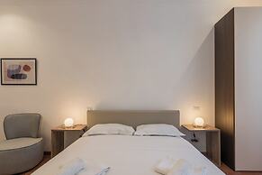 JOIVY Flats Next To Fontana di Trevi