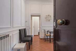 JOIVY Flats Next To Fontana di Trevi