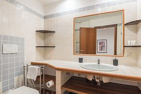 JOIVY Flats Next To Fontana di Trevi