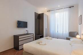 JOIVY Flats Next To Fontana di Trevi