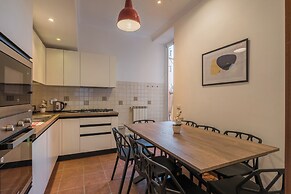 JOIVY Flats Next To Fontana di Trevi