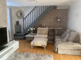 Welsh Retreat With Stunning Views, Sleeps Upto 4
