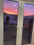 Welsh Retreat With Stunning Views, Sleeps Upto 4