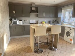 Welsh Retreat With Stunning Views, Sleeps Upto 4