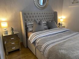 Welsh Retreat With Stunning Views, Sleeps Upto 4