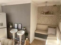 Welsh Retreat With Stunning Views, Sleeps Upto 4