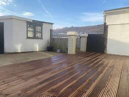 Welsh Retreat With Stunning Views, Sleeps Upto 4