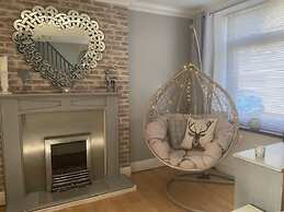 Welsh Retreat With Stunning Views, Sleeps Upto 4