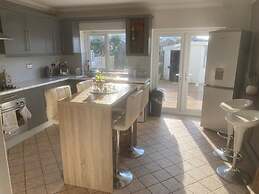 Welsh Retreat With Stunning Views, Sleeps Upto 4