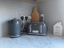 Welsh Retreat With Stunning Views, Sleeps Upto 4