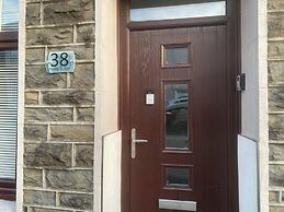 Welsh Retreat With Stunning Views, Sleeps Upto 4