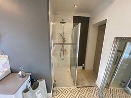 Welsh Retreat With Stunning Views, Sleeps Upto 4