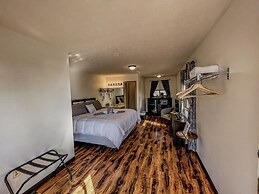 Timber Pointe Resort