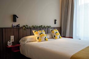 Lemonade Stays Santiago de Compostela
