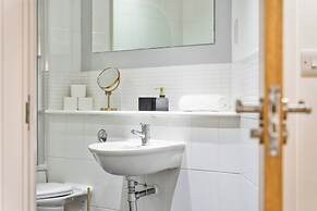 Chic Birmingham Apartment With 2 Bedrooms