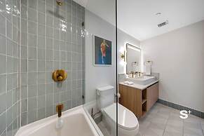 Sky High Stay Sleek Studio in Miami