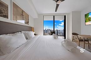 Sky High Stay Sleek Studio in Miami