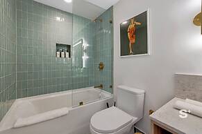 Sky High Stay Sleek Studio in Miami