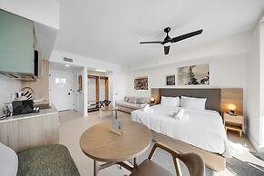 Sky High Stay Sleek Studio in Miami