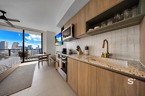 Sky High Stay Sleek Studio in Miami