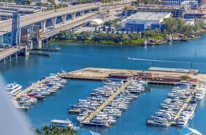 Sky High Stay Sleek Studio in Miami