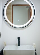 Spacious Loft W/garden View Pool + Jacuzzi GYM