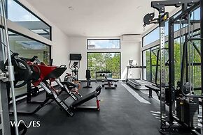 Spacious Loft W/garden View Pool + Jacuzzi GYM