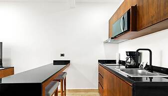 Spacious Loft W/garden View Pool + Jacuzzi GYM