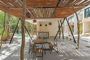 Spacious Loft W/garden View Pool + Jacuzzi GYM