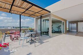 1 Rec. Steps From the Beach Rooftop Pool