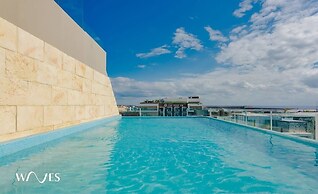 1 Rec. Steps From the Beach Rooftop Pool