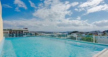 1 Rec. Steps From the Beach Rooftop Pool