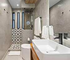 Ocean Breeze Loft Steps Away From Hotel Zone