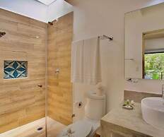 4 Br Private Rooftop Pool Spacious Exclusive