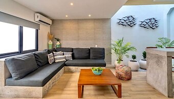 4 Br Private Rooftop Pool Spacious Exclusive