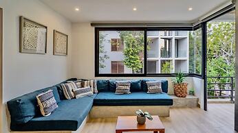 Spacious 1 BR With Great Location & Rooftop Pool by Waves Management