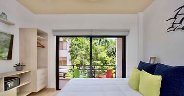 Spacious 1 BR With Great Location & Rooftop Pool by Waves Management