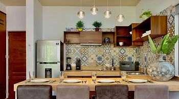 Spacious 1 BR With Great Location & Rooftop Pool by Waves Management