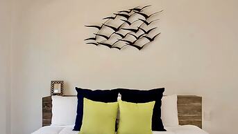 Spacious 1 BR With Great Location & Rooftop Pool by Waves Management