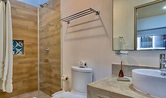 Spacious 1 BR With Great Location & Rooftop Pool by Waves Management